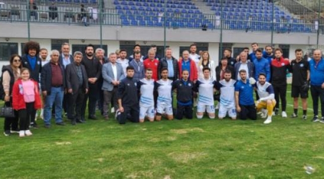 CHP Alanya İlçe Teşkilatı Mia İnvest  Mahmutlarspor'u ziyaret etti, maç öncesi başarılar diledi.