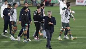 Ersun Yanal 3 puanla başladı