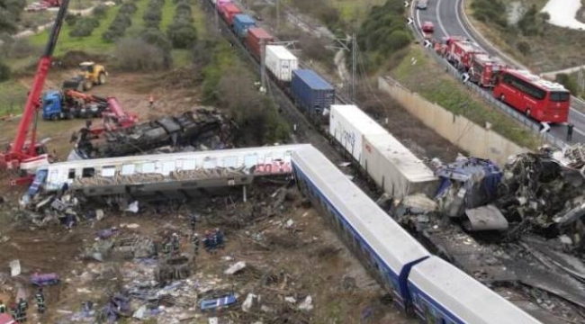 Yunanistan'da iki tren çarpıştı: 36 ölü, 85 yaralı