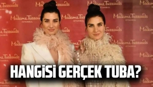 Tuba Büyüküstün balmumu heykeliyle yan yana geldi, görenler ayırt etmekte zorlandı