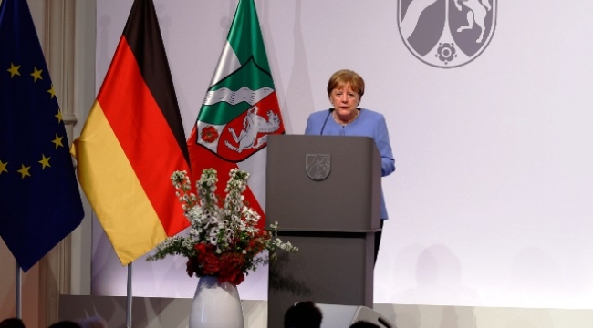 Almanya'nın eski Başbakanı Merkel devlet ödülü ile onurlandırıldı
