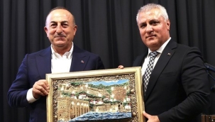 Bakan Çavuşoğlu, Alanya'da emlak ve inşaat sektörü temsilciyle buluştu