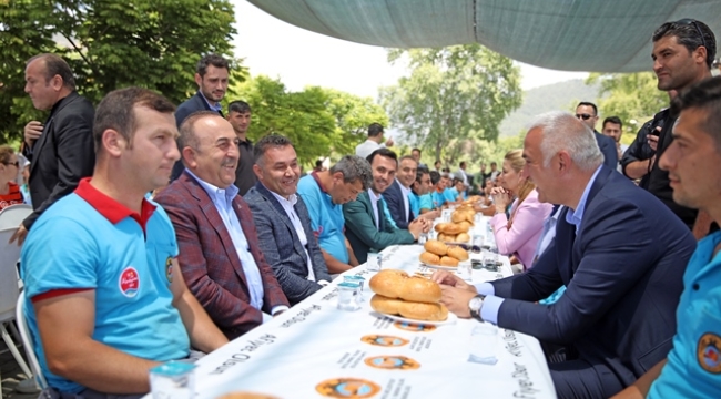 BAKAN ÇAVUŞOĞLU VE BAKAN ERSOY'DAN ALANYA BELEDİYESİ'NE ZİYARET