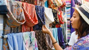 Bakanlıktan turistik bölgelerdeki esnafa etiket uyarısı