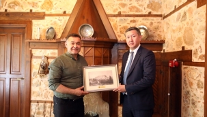 BAŞKAN YÜCEL KAZAKİSTAN BAŞKONSOLOSU KANAFEYEV'İ AĞIRLADI