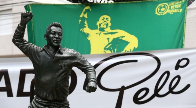 Brezilyalı efsane futbolcu Pele'nin mozolesi halkın ziyaretine açıldı