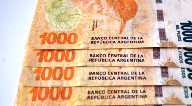 Enflasyon oranı yüzde 130'a ulaşan Arjantin, 4 dolar değerinde 2 bin pesoluk banknot çıkardı