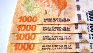 Enflasyon oranı yüzde 130'a ulaşan Arjantin, 4 dolar değerinde 2 bin pesoluk banknot çıkardı