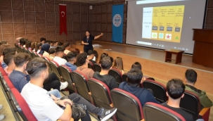 HEMŞİRELİK BÖLÜMÜ ÖĞRENCİLERİNE HASTANE ENFEKSİYONU ANLATILDI