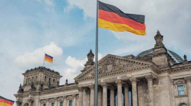 Almanya'da yeni dönem: Turist vizesiyle gidenler iş bulursa kalabilecek
