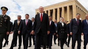 Cumhurbaşkanı Erdoğan ve yeni kabine üyelerinden Anıtkabir'e ziyaret