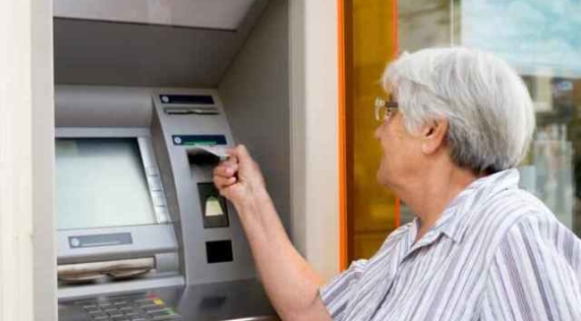 Emekli maaşı ve bayram ikramiyesinde ödeme tarihi belli oldu: Hesaplara yatırılacağı takvim netleşti