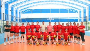 BAŞKAN YÜCEL; GENÇLERİMİZ MUTLUYSA BİZ DAHA ÇOK MUTLUYUZ BAŞKAN YÜCEL YENİ KAPALI SPOR SALONUNU HİZMETE AÇTI