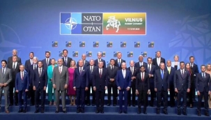 Cumhurbaşkanı Erdoğan, NATO Liderler Zirvesi'nde aile fotoğrafı çekimine katıldı