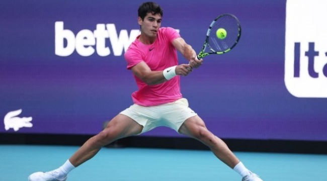 Wimbledon'da Medvedev'i eleyen Alcaraz, Djokovic'in finaldeki rakibi oldu