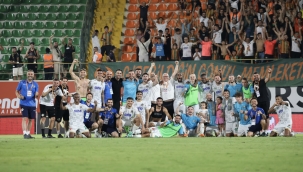 Alanyaspor 3 puanla başladı