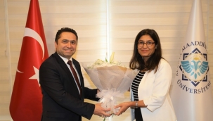 ALKÜ'DE BAYRAK REKTÖR TÜRKDOĞAN'DA 