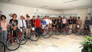 BAŞKAN YÜCEL'DEN YKS ŞAMPİYONLARINA BİSİKLET HEDİYESİ