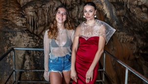 Genç Modacı Alara Kaptanoğlu İlk Kreasyonunun Çekimlerini Dim Mağarası'nda Gerçekleştirdi