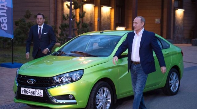 Putin: Tüm bürokratlar yerli yapım otomobil kullanmalı