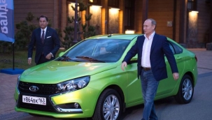 Putin: Tüm bürokratlar yerli yapım otomobil kullanmalı