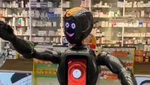Türkiye'nin ilk yapay zekalı eczane teknisyeni robotu iş başı yaptı