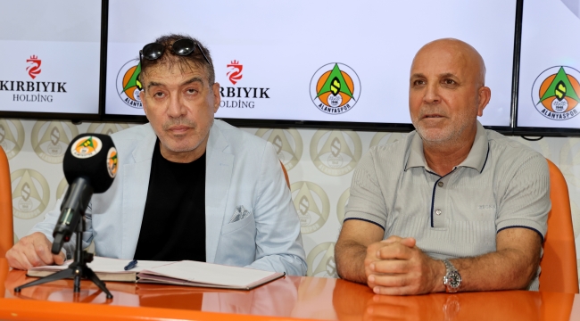 Alanyaspor'un forma kol sponsoru Kırbıyık Holding oldu