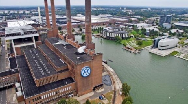 Alman otomobil üreticisi Volkswagen, araç üretimini durdurdu: Kriz masası kuruldu