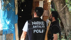 Antalya'da 300 polisle 15 adrese helikopter destekli eş zamanlı uyuşturu operasyonu