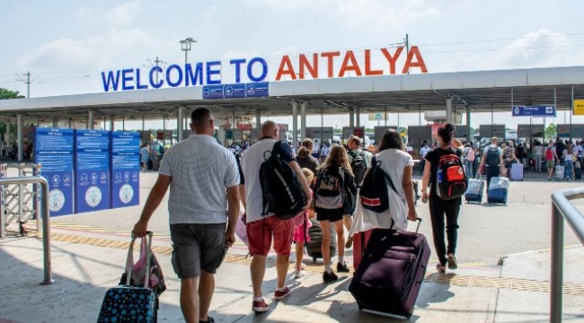 Antalya'ya hava yolu ile gelen turist sayısı yüzde 20 arttı