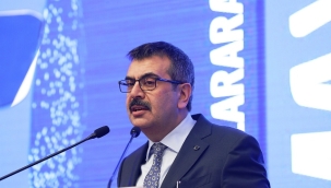 Bakan Tekin'den öğretmen atamaları ve okullarda cep telefonu kullanımıyla ilgili açıklama