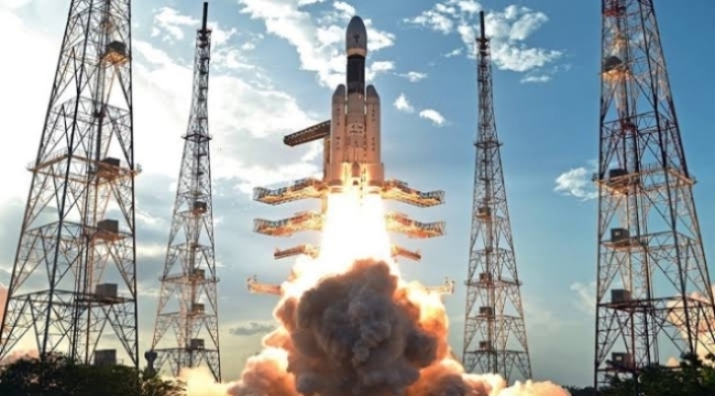 Hindistan, Güneş'i inceleyecek uydusunu uzaya fırlattı