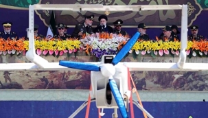 İran, Irak Savaşı'nın yıldönümünde 'yeni insansız hava aracını' tanıttı