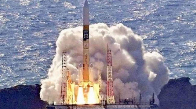 Japonya aya iniş aracını uzaya fırlattı