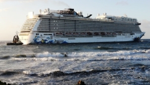 Lüks yolcu gemisi Grönland'de karaya oturdu