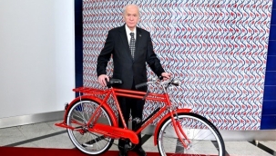 MHP lideri Bahçeli'den 'Cumhurbaşkanlığı Bisiklet Turu' pozu