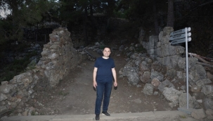 REKTÖR TÜRKDOĞAN, SYEDRA ANTİK KENTİ'Nİ İNCELEDİ