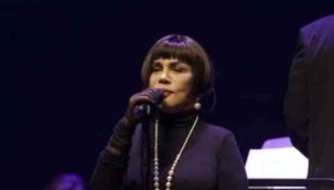 Sezen Aksu'dan 'Atatürk'e hakaretten' tutuklanan lise öğrencisine tavsiye