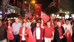 ALANYA CUMHURİYET İÇİN YÜRÜDÜ COŞKU FUNDA ARAR İLE ZİRVE YAPTI