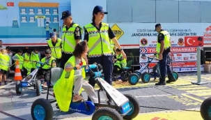 Antalya İl Jandarma Komutanlığı Trafik Şube Müdürlüğünce yürütülen Trafikte Parlayan Yıldızlar projesi kapsamında   trafik farkındalık eğitimleri verildi. 