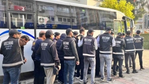 İzmir'de FETÖ'ye kıskaç: 84 kişi adliyede