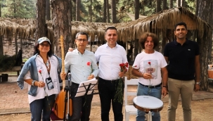 TEVFİK HOCA EVİ MÜDAVİMLERİ 1 EKİM YAŞLILAR GÜNÜ'NDE KAHVALTIDA BİR ARAYA GELDİ