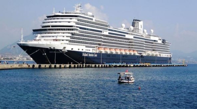 Turistler, İsrail rotasını iptal edip Alanya'ya geldi