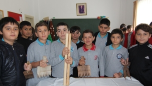 ALANYA BELEDİYESİ KURSLARINDA ÖĞRENCİLERE KİLİM DOKUMA DERSİ