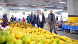 BAŞKAN YÜCEL CUMA PAZARI'NDA ESNAF VE VATANDAŞLARLA BİR ARAYA GELDİ