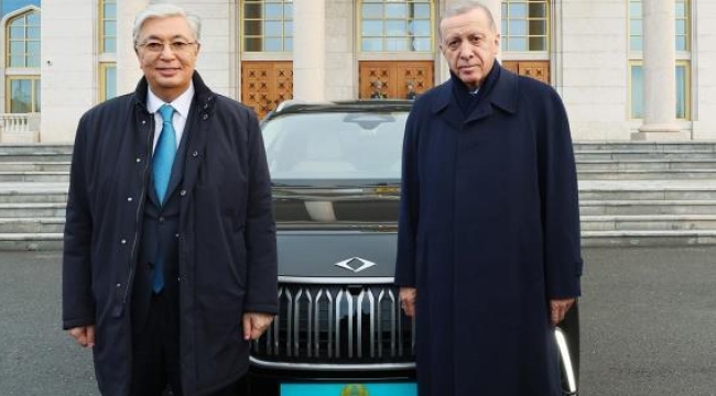 Cumhurbaşkanı Erdoğan, Tokayev'e Togg hediye etti