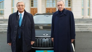 Cumhurbaşkanı Erdoğan, Tokayev'e Togg hediye etti