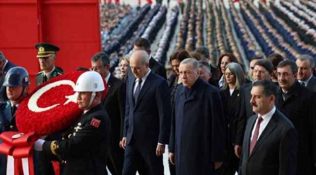Cumhurbaşkanı Recep Tayyip Erdoğan, Anıtkabir'de düzenlenen resmi törene katıldı.