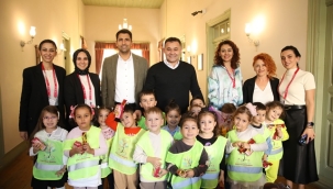 DÜNYA ÇOCUK HAKLARI GÜNÜ'NDE BAŞKAN YÜCEL'E MİNİKLERDEN TEŞEKKÜR ZİYARETİ