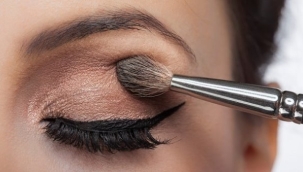 Göz makyajı yaparken dikkat